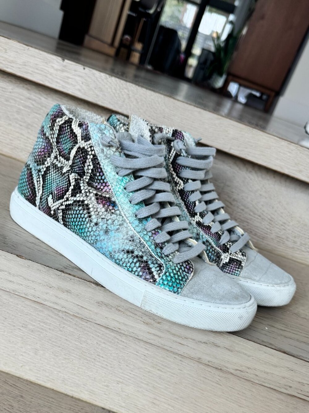 P448 Metallic Blue Snake Skin High Top Gray Suede 38